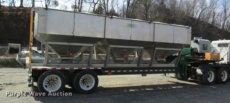 image for item DC4494 2017 Doyle dry fertilizer tender trailer