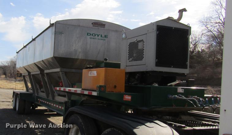 image for item DC4494 2017 Doyle dry fertilizer tender trailer