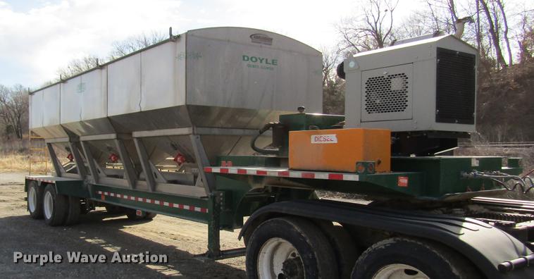 image for item DC4494 2017 Doyle dry fertilizer tender trailer