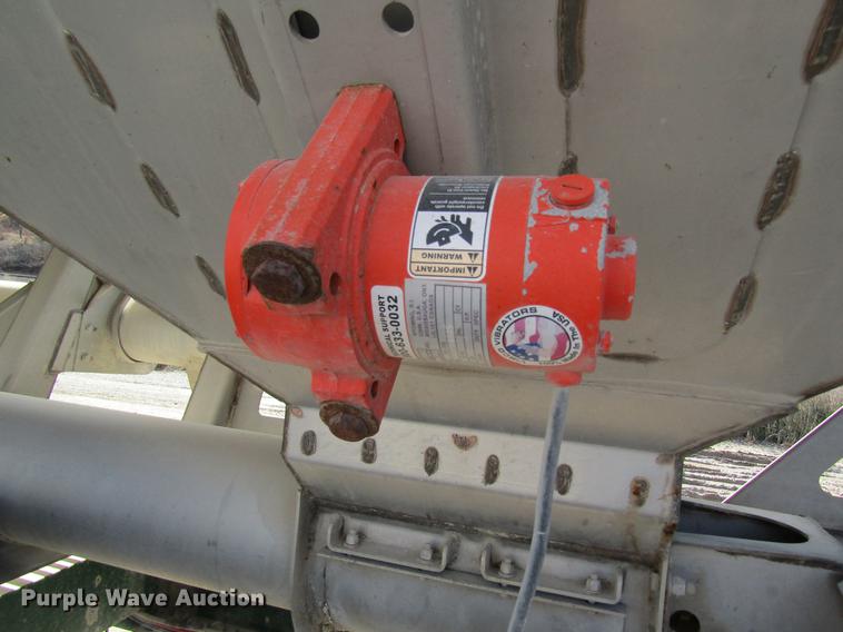 image for item DC4494 2017 Doyle dry fertilizer tender trailer