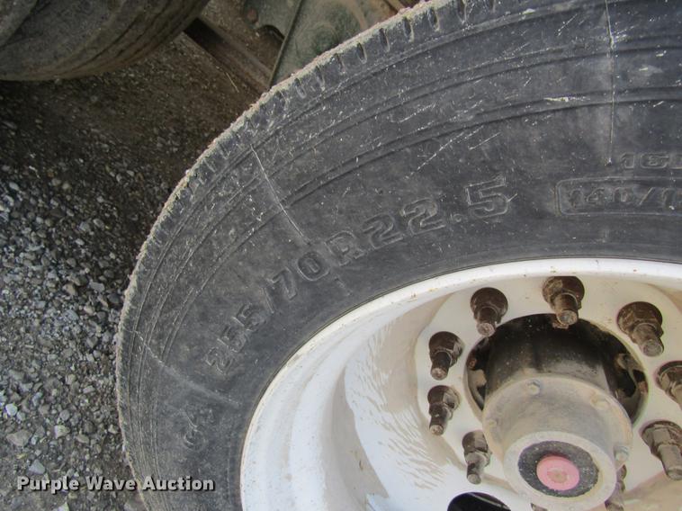 image for item DC4494 2017 Doyle dry fertilizer tender trailer