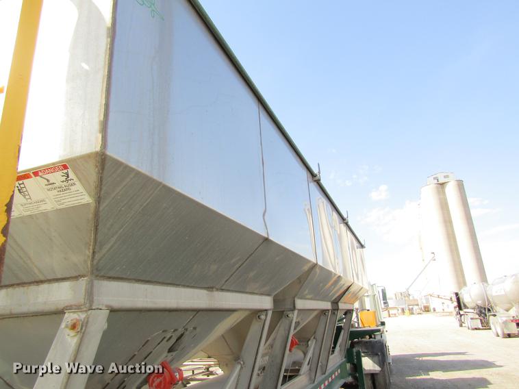 image for item DC4494 2017 Doyle dry fertilizer tender trailer
