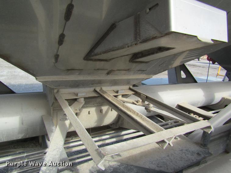 image for item DC4494 2017 Doyle dry fertilizer tender trailer