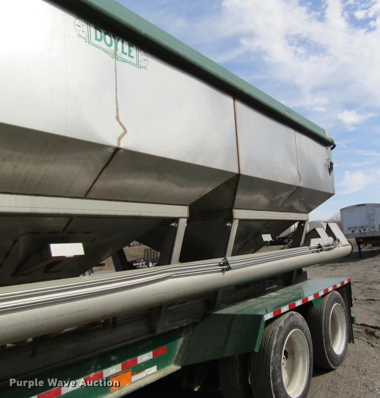 image for item DC4494 2017 Doyle dry fertilizer tender trailer