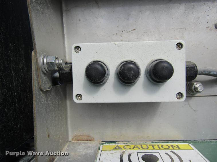 image for item DC4494 2017 Doyle dry fertilizer tender trailer