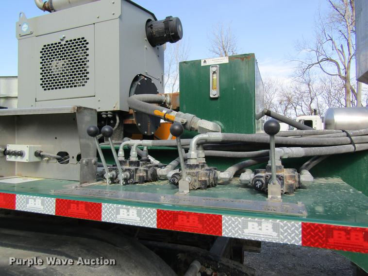 image for item DC4494 2017 Doyle dry fertilizer tender trailer
