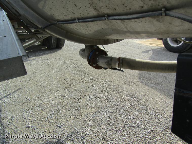 image for item DC4497 1976 Polar tank trailer