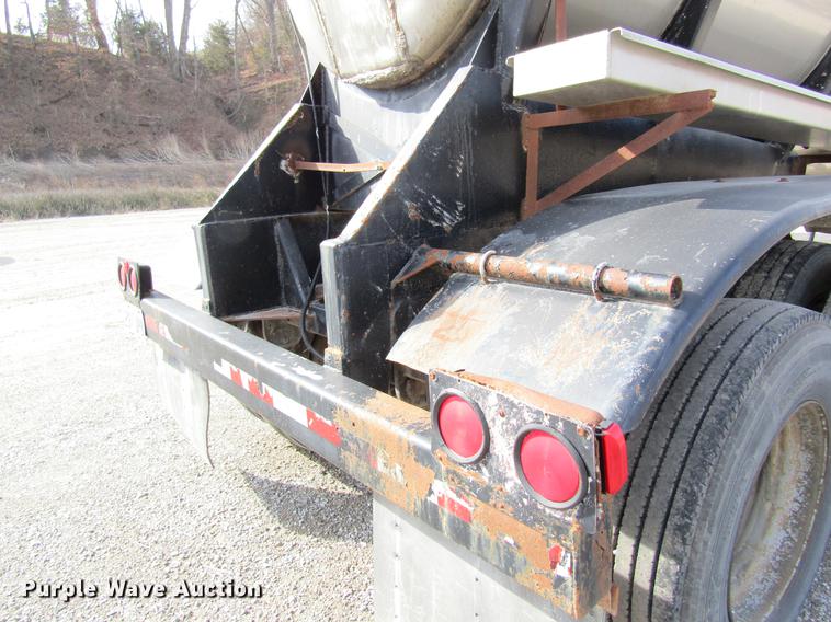 image for item DC4497 1976 Polar tank trailer