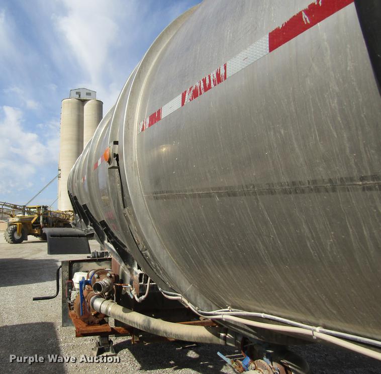 image for item DC4497 1976 Polar tank trailer