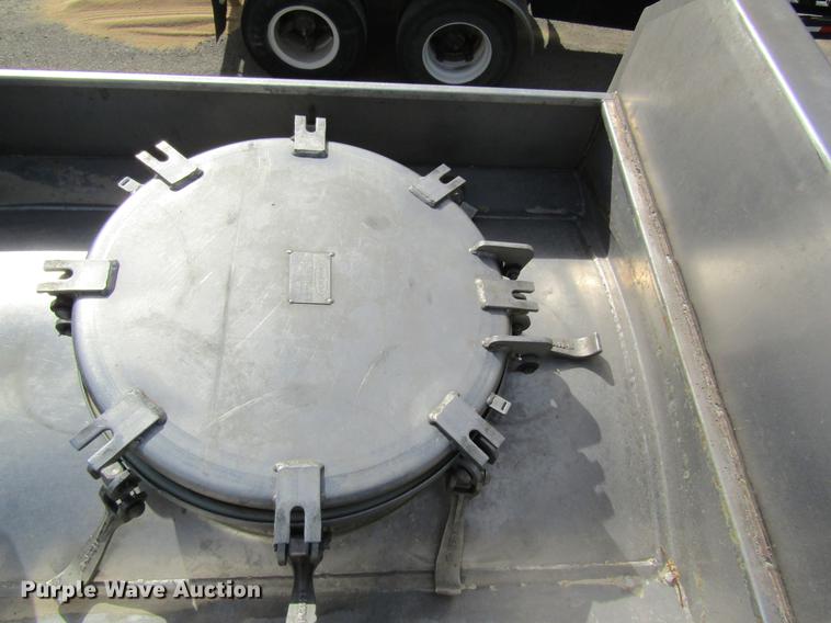 image for item DC4497 1976 Polar tank trailer