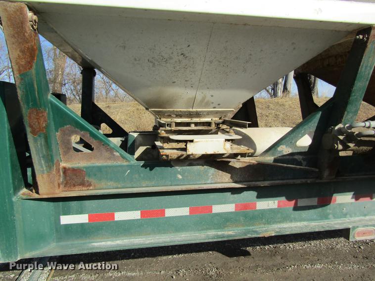 image for item DC4498 2010 Doyle dry fertilizer tender trailer