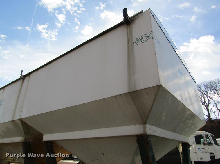 image for item DC4498 2010 Doyle dry fertilizer tender trailer