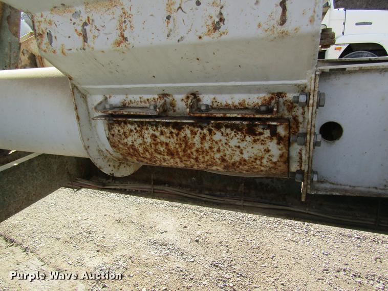 image for item DC4498 2010 Doyle dry fertilizer tender trailer