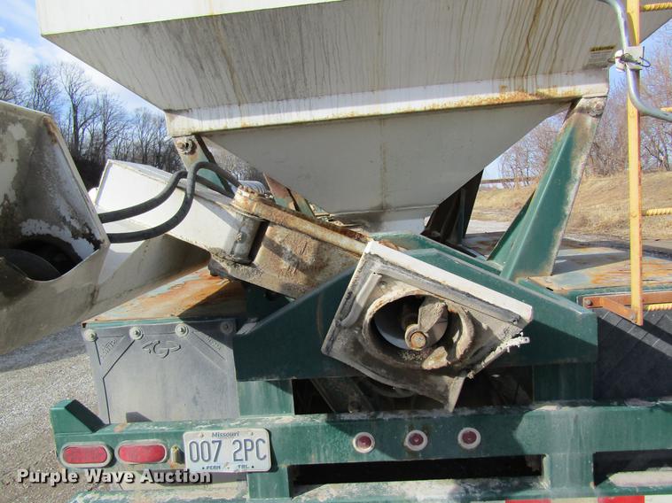 image for item DC4498 2010 Doyle dry fertilizer tender trailer
