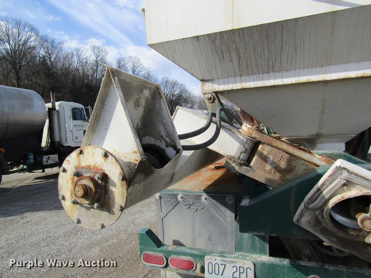 image for item DC4498 2010 Doyle dry fertilizer tender trailer
