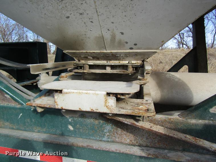 image for item DC4498 2010 Doyle dry fertilizer tender trailer