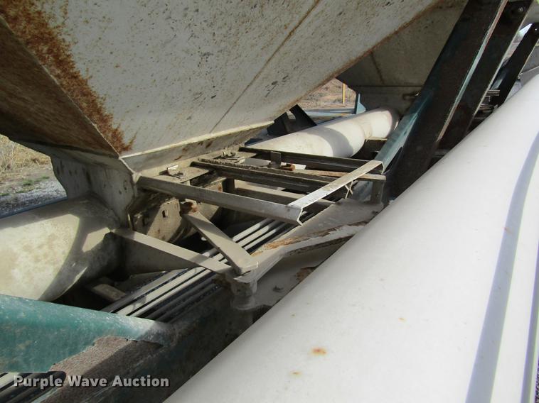 image for item DC4498 2010 Doyle dry fertilizer tender trailer