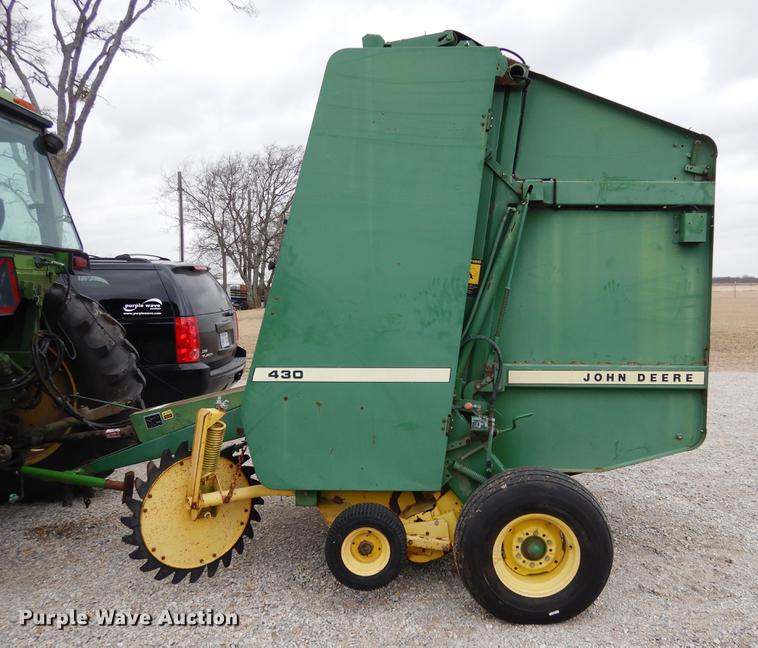 image for item DC5974 1988 John Deere 430 round baler