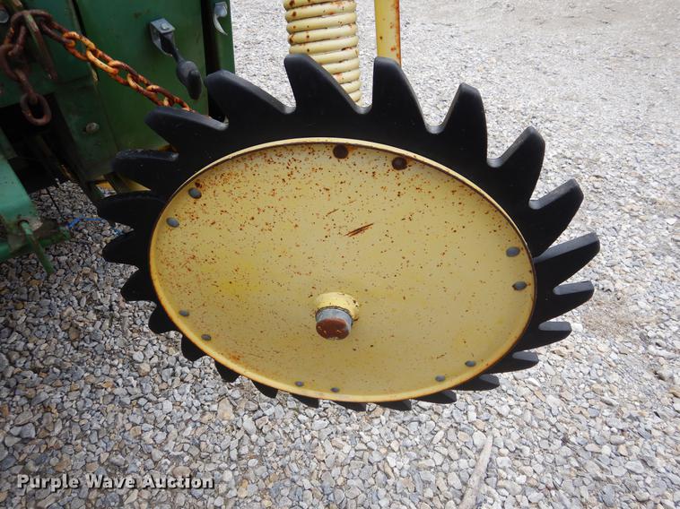 image for item DC5974 1988 John Deere 430 round baler