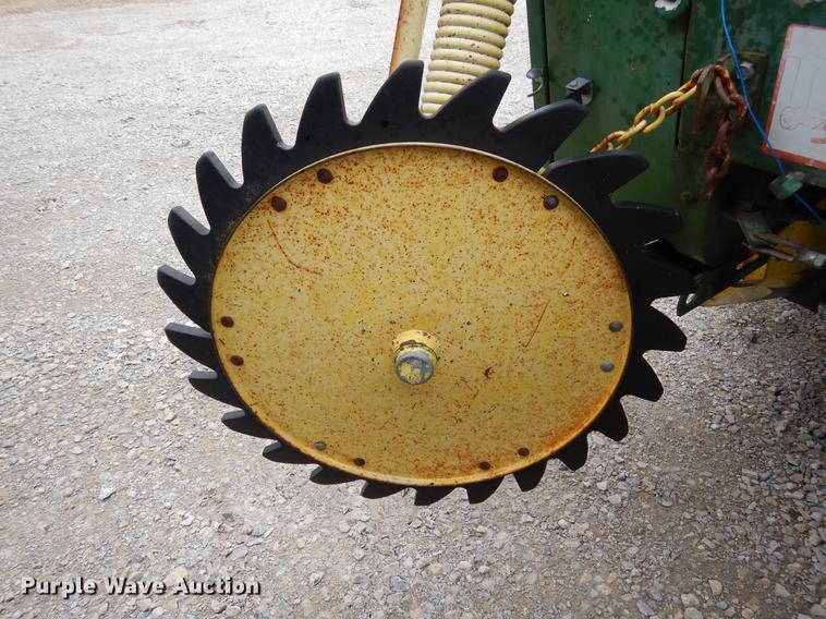 image for item DC5974 1988 John Deere 430 round baler