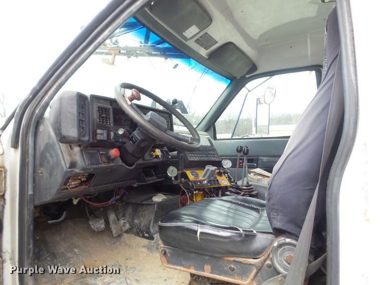 image for item DC7388 1997 GMC C7500 applicator truck