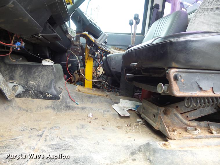 image for item DC7388 1997 GMC C7500 applicator truck