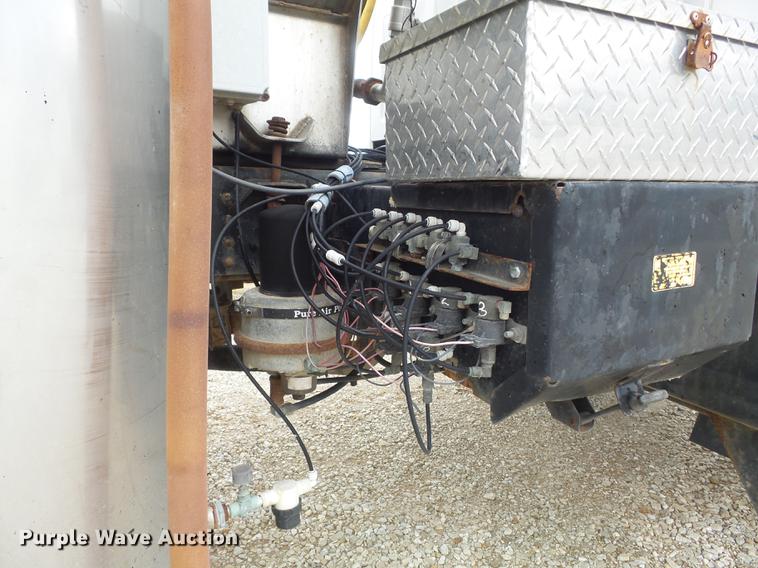 image for item DC7388 1997 GMC C7500 applicator truck