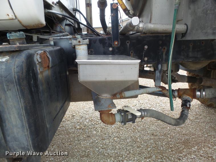 image for item DC7388 1997 GMC C7500 applicator truck