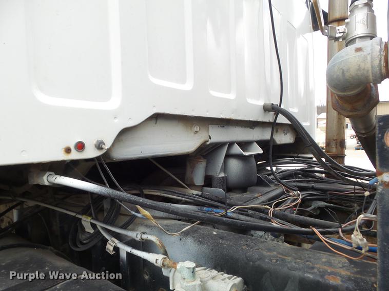 image for item DC7388 1997 GMC C7500 applicator truck