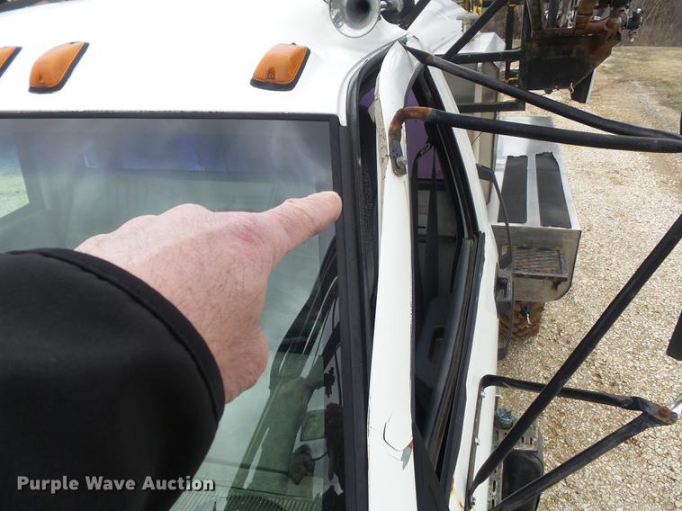 image for item DC7388 1997 GMC C7500 applicator truck