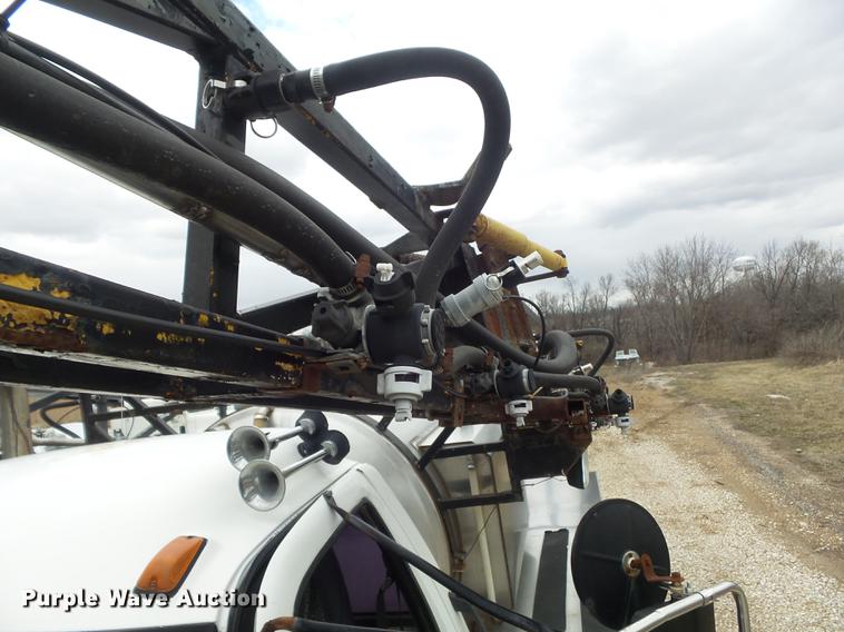 image for item DC7388 1997 GMC C7500 applicator truck