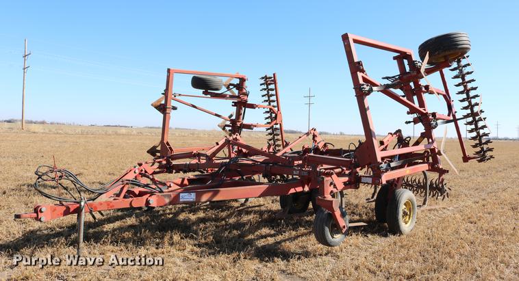 image for item DD8699 1994 Sunflower 3040-28 sweep plow