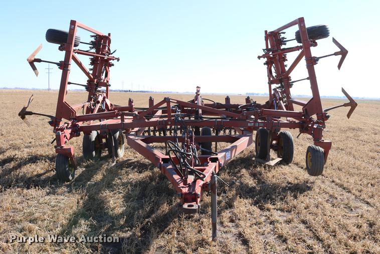 image for item DD8699 1994 Sunflower 3040-28 sweep plow