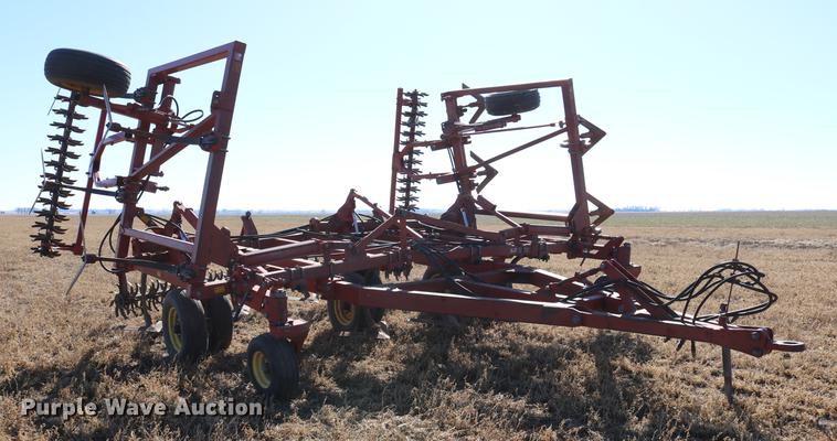 image for item DD8699 1994 Sunflower 3040-28 sweep plow