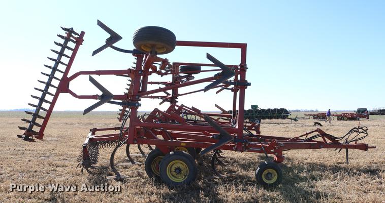 image for item DD8699 1994 Sunflower 3040-28 sweep plow