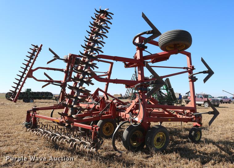 image for item DD8699 1994 Sunflower 3040-28 sweep plow