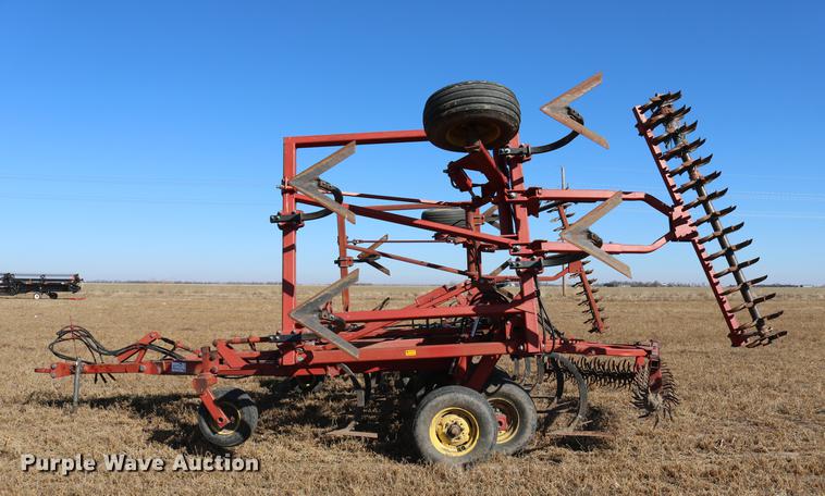 image for item DD8699 1994 Sunflower 3040-28 sweep plow