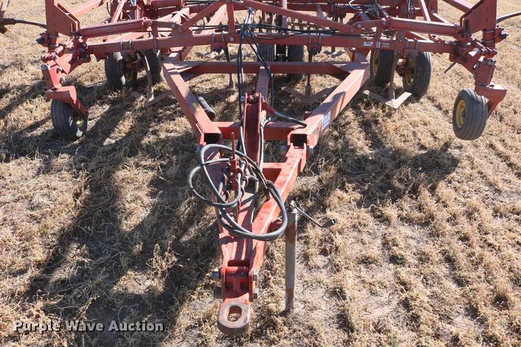 image for item DD8699 1994 Sunflower 3040-28 sweep plow