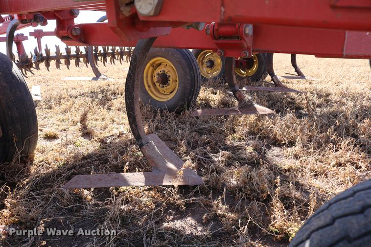 image for item DD8699 1994 Sunflower 3040-28 sweep plow