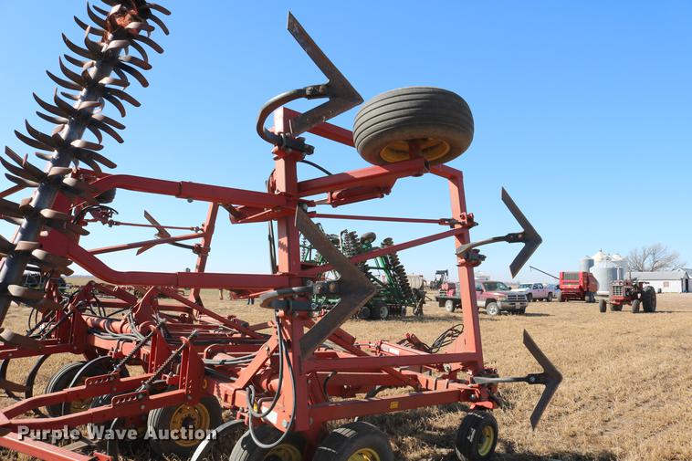 image for item DD8699 1994 Sunflower 3040-28 sweep plow