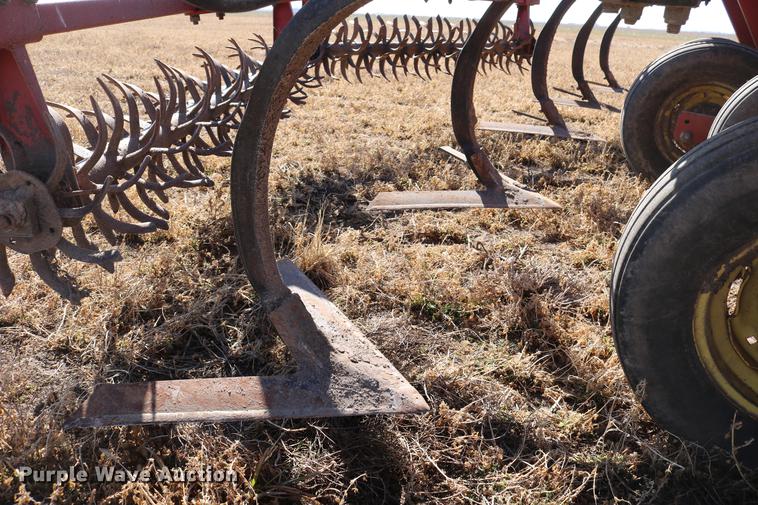 image for item DD8699 1994 Sunflower 3040-28 sweep plow