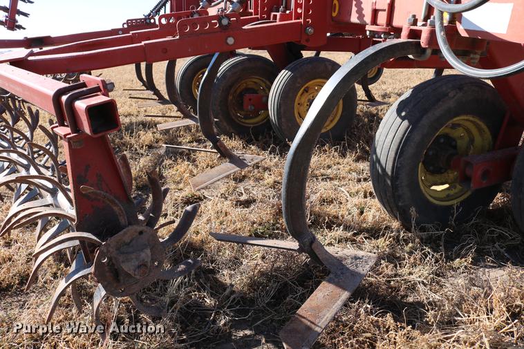 image for item DD8699 1994 Sunflower 3040-28 sweep plow