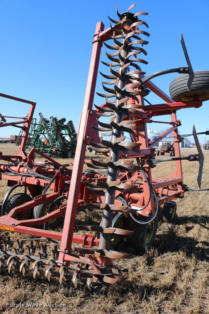 image for item DD8699 1994 Sunflower 3040-28 sweep plow