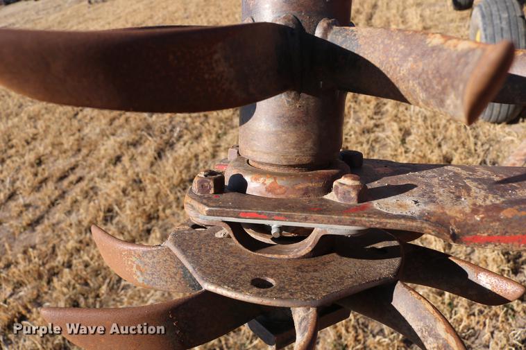 image for item DD8699 1994 Sunflower 3040-28 sweep plow