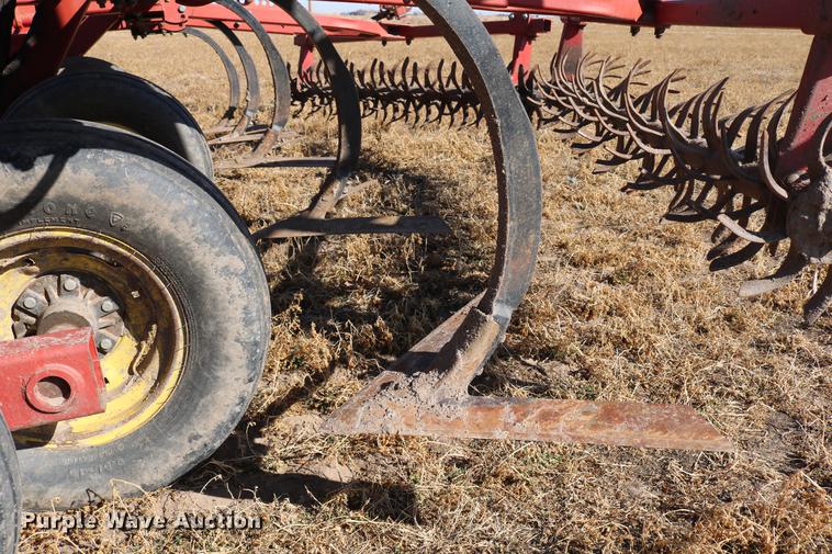 image for item DD8699 1994 Sunflower 3040-28 sweep plow