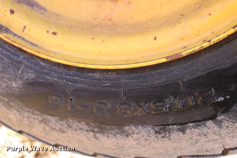 image for item DD8699 1994 Sunflower 3040-28 sweep plow