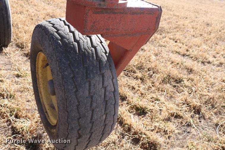 image for item DD8699 1994 Sunflower 3040-28 sweep plow