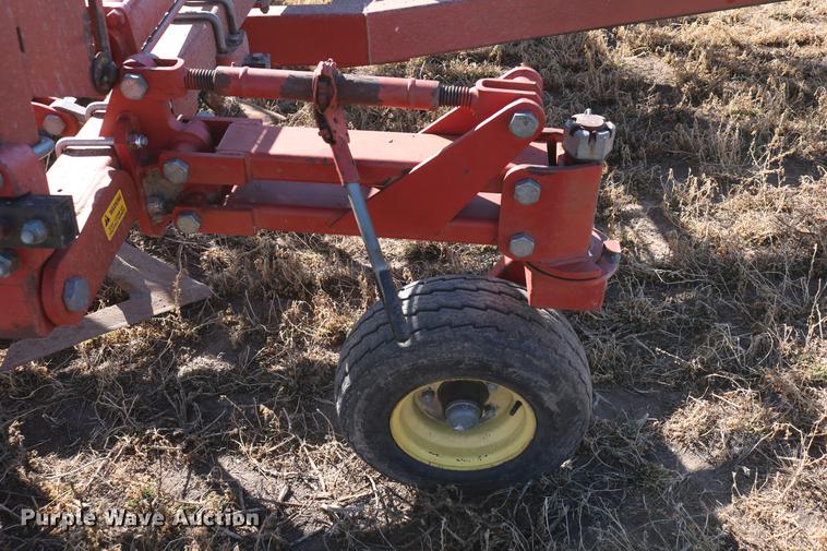 image for item DD8699 1994 Sunflower 3040-28 sweep plow