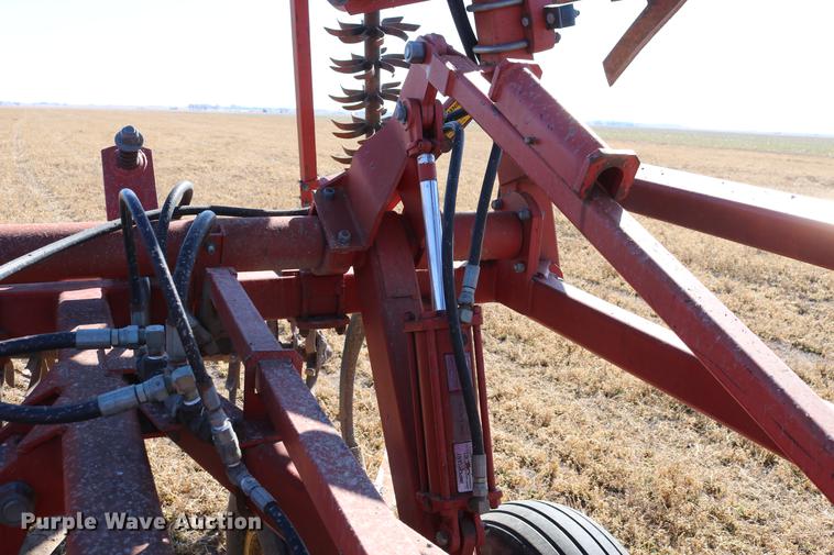 image for item DD8699 1994 Sunflower 3040-28 sweep plow