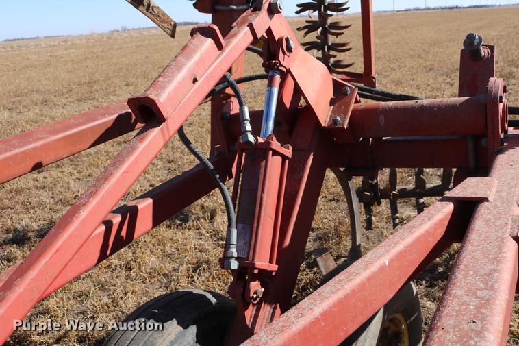 image for item DD8699 1994 Sunflower 3040-28 sweep plow